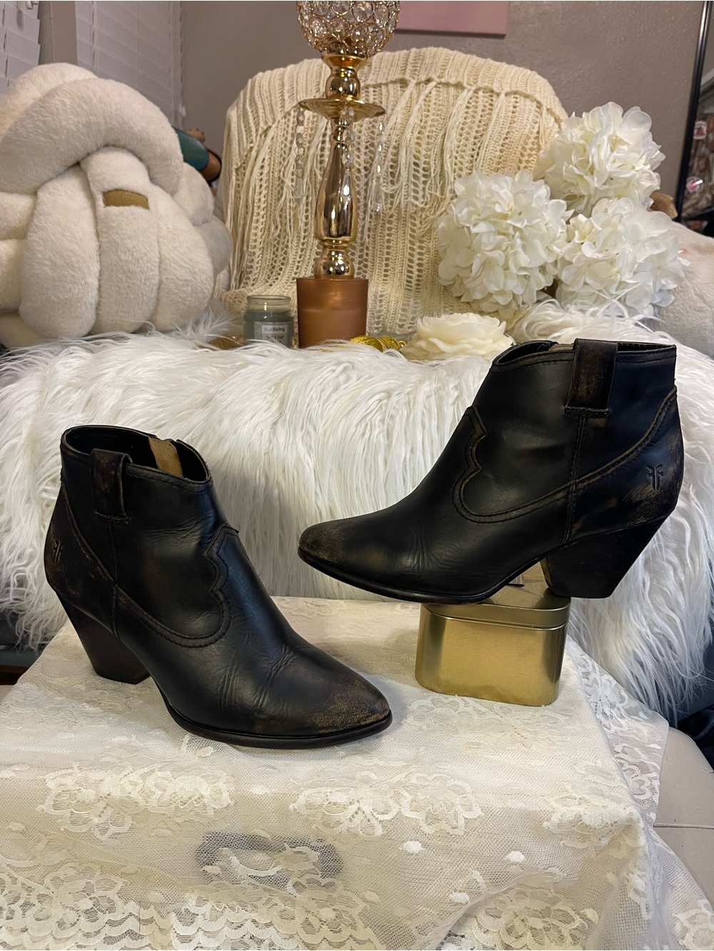 Frye EUC Reina Ankle Bootie in Distressed Black Leather MSRP&258